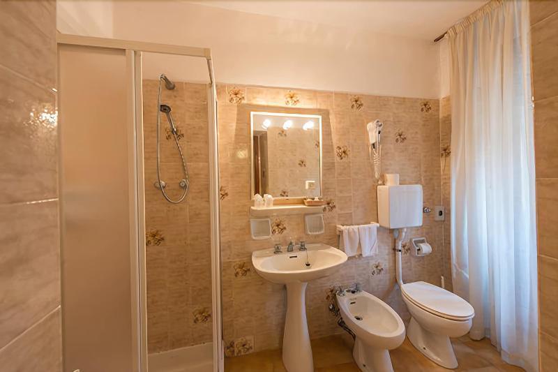 Albergo Antica Rosa Levico Terme Exterior photo